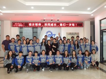  我們一歲了！